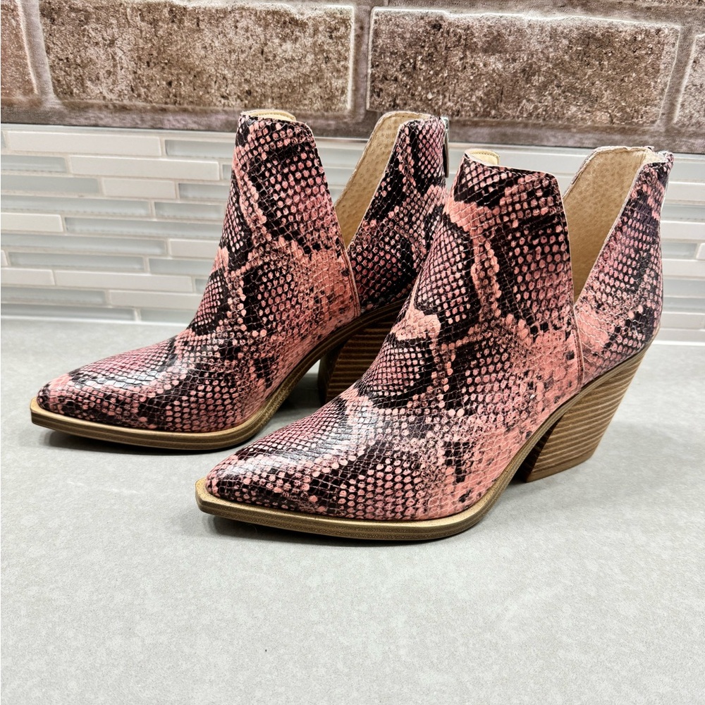 Brand New Vince Camuto Leather Bootie - Size 7.5